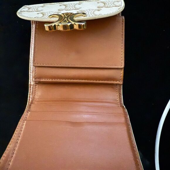 Used in excellent condition Celine wallet  with  gold hardware - Picture 4 of 9
